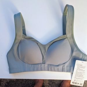 BNWT Lululemon Ta Ta Tamer III